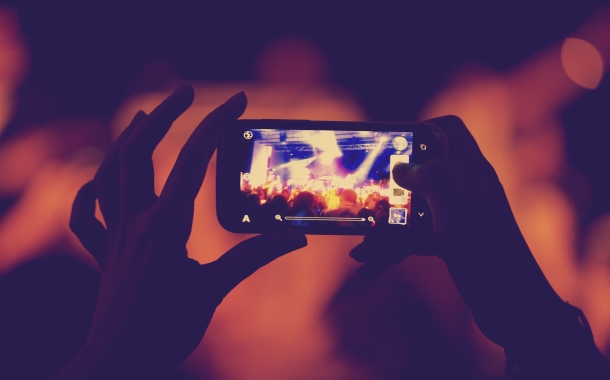 Do not shoot live performances on your cell phones Do not shoot live performances on your cell phones
